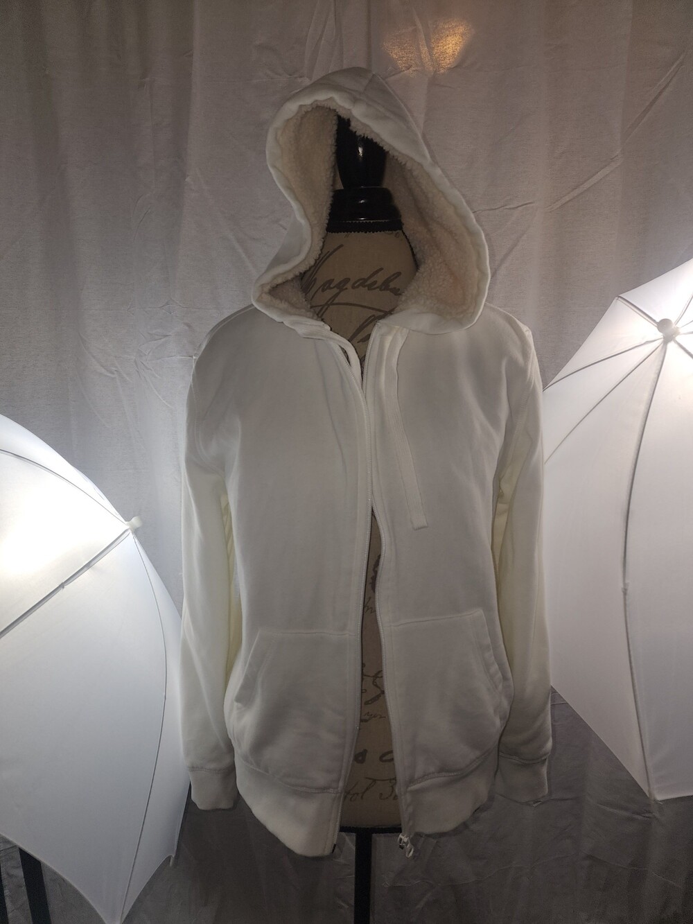 Amazon Essentials White Sherpa-Lined Hoodie Large Cozy Warm Zip Jacket